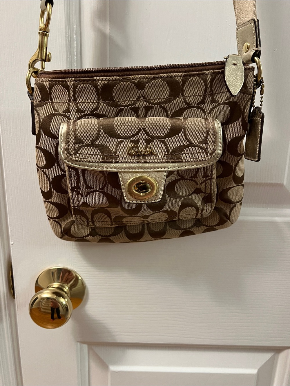 This is a vintage Coach Penelope Signature Turnlock swingpack crossbody bag feat